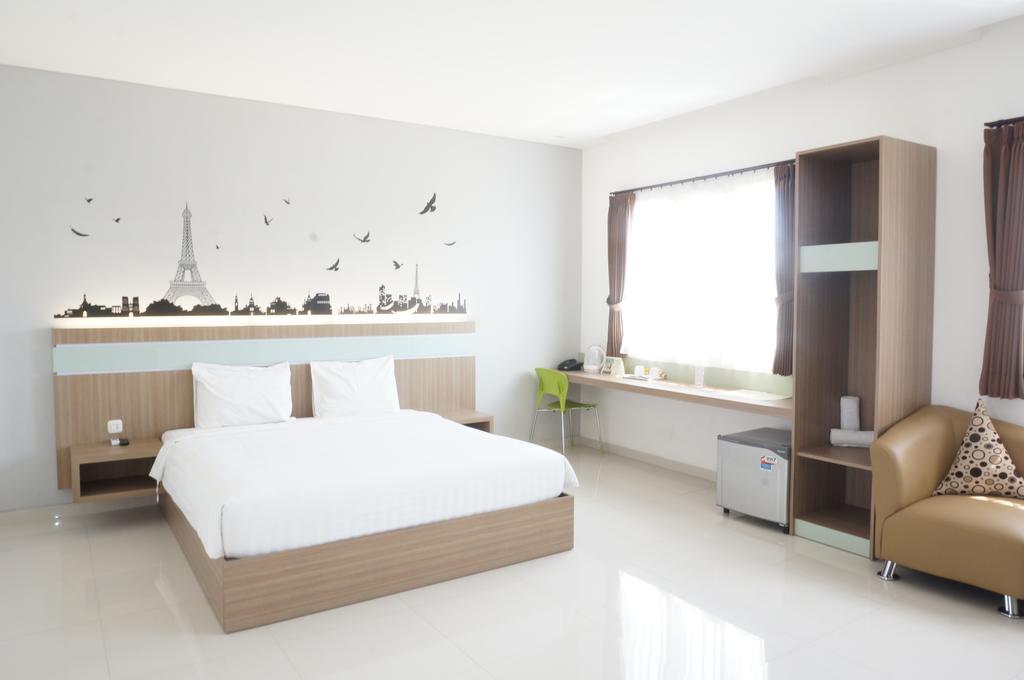 Rumah Cassa Guest House Surabaya Luaran gambar