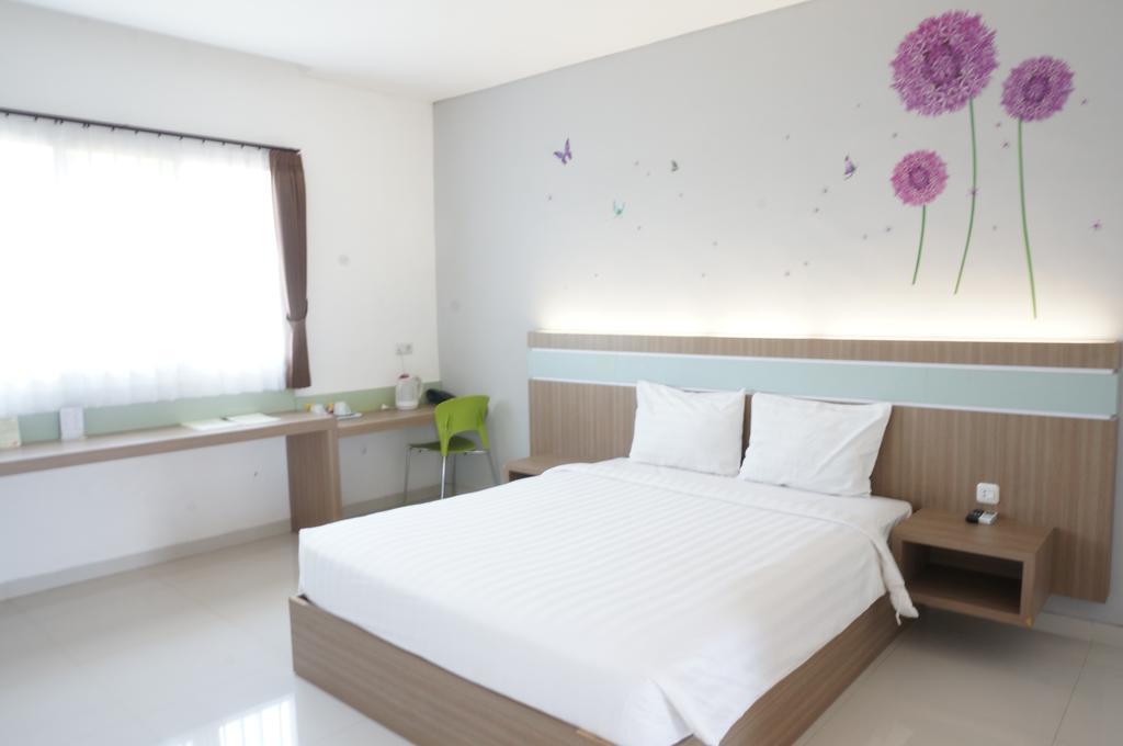 Rumah Cassa Guest House Surabaya Bilik gambar