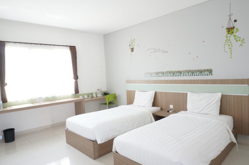 Rumah Cassa Guest House Surabaya Bilik gambar