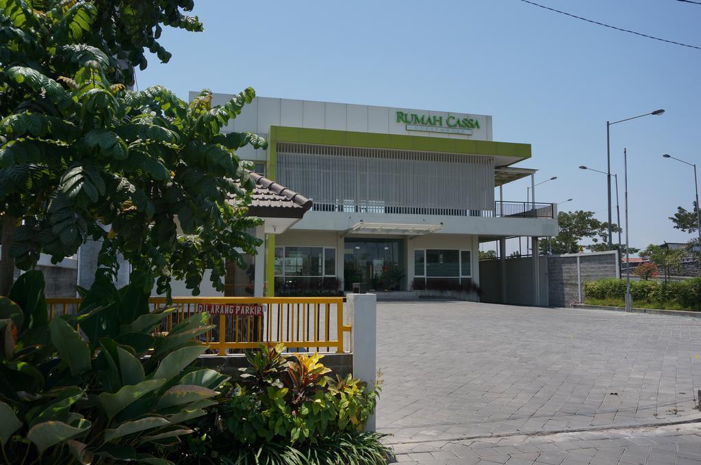 Rumah Cassa Guest House Surabaya Luaran gambar
