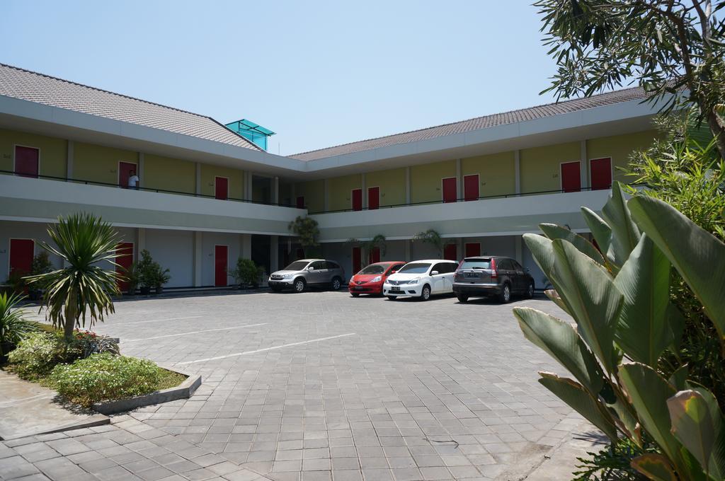 Rumah Cassa Guest House Surabaya Luaran gambar