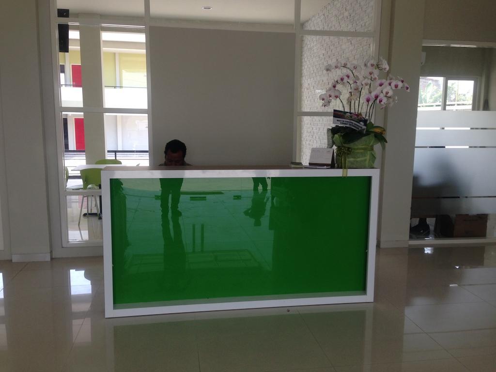 Rumah Cassa Guest House Surabaya Luaran gambar
