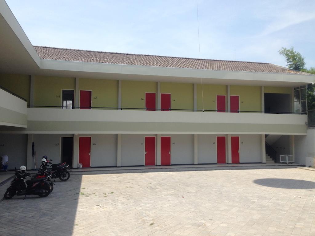 Rumah Cassa Guest House Surabaya Luaran gambar