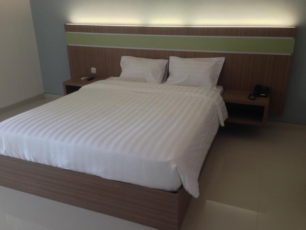 Rumah Cassa Guest House Surabaya Bilik gambar