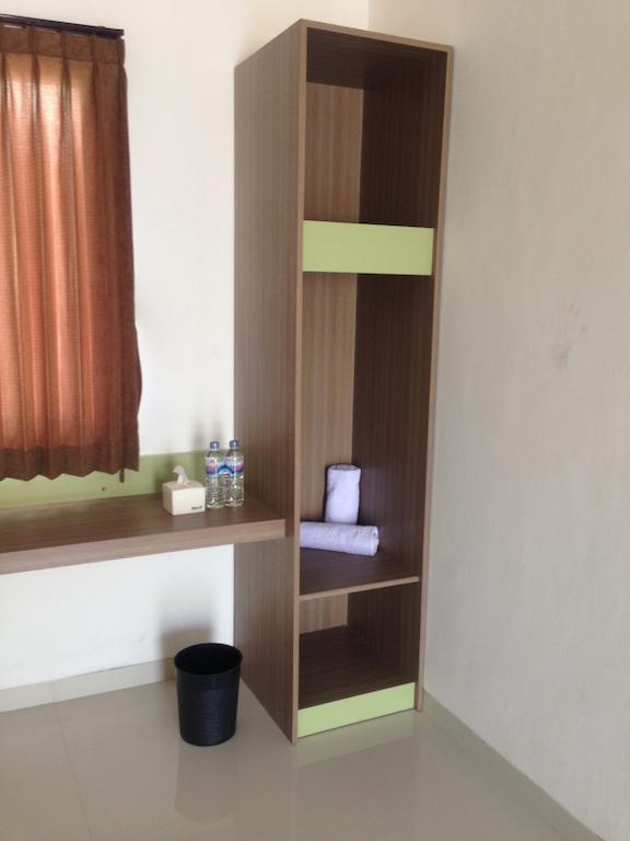 Rumah Cassa Guest House Surabaya Bilik gambar