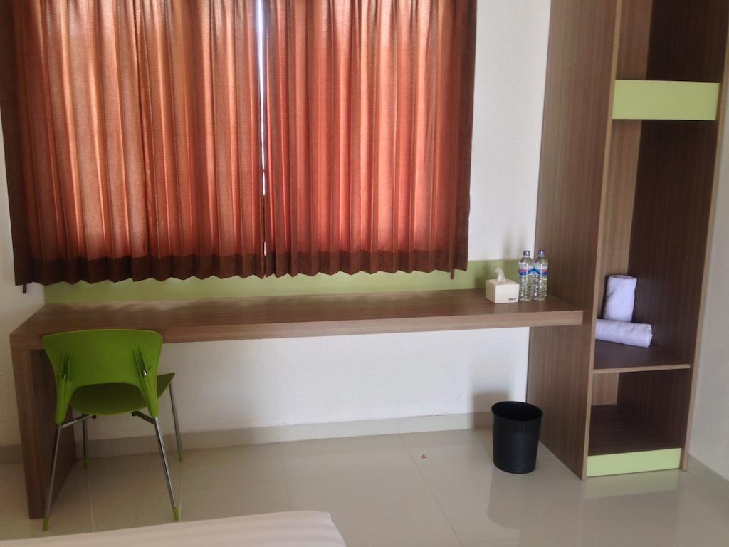 Rumah Cassa Guest House Surabaya Bilik gambar
