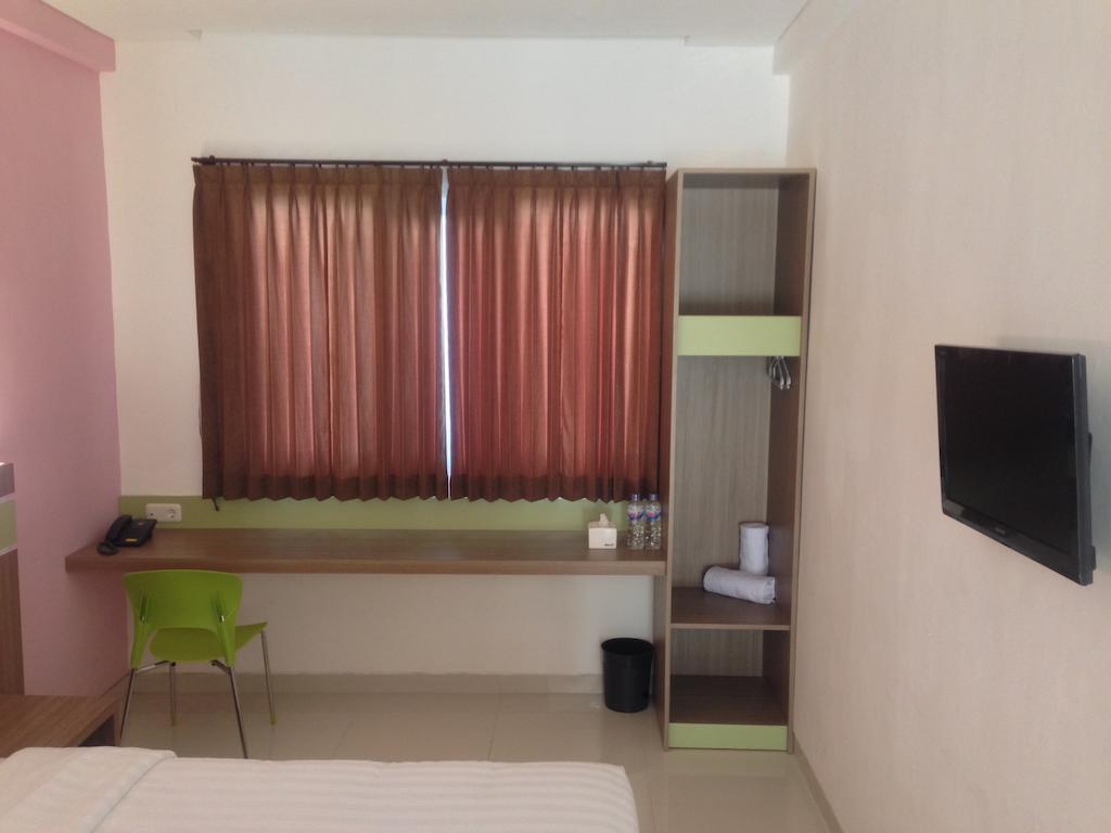Rumah Cassa Guest House Surabaya Bilik gambar