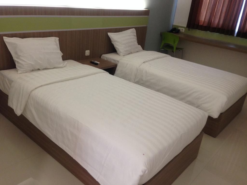 Rumah Cassa Guest House Surabaya Bilik gambar