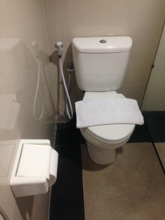 Rumah Cassa Guest House Surabaya Bilik gambar