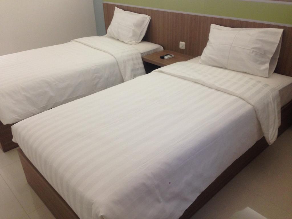 Rumah Cassa Guest House Surabaya Bilik gambar