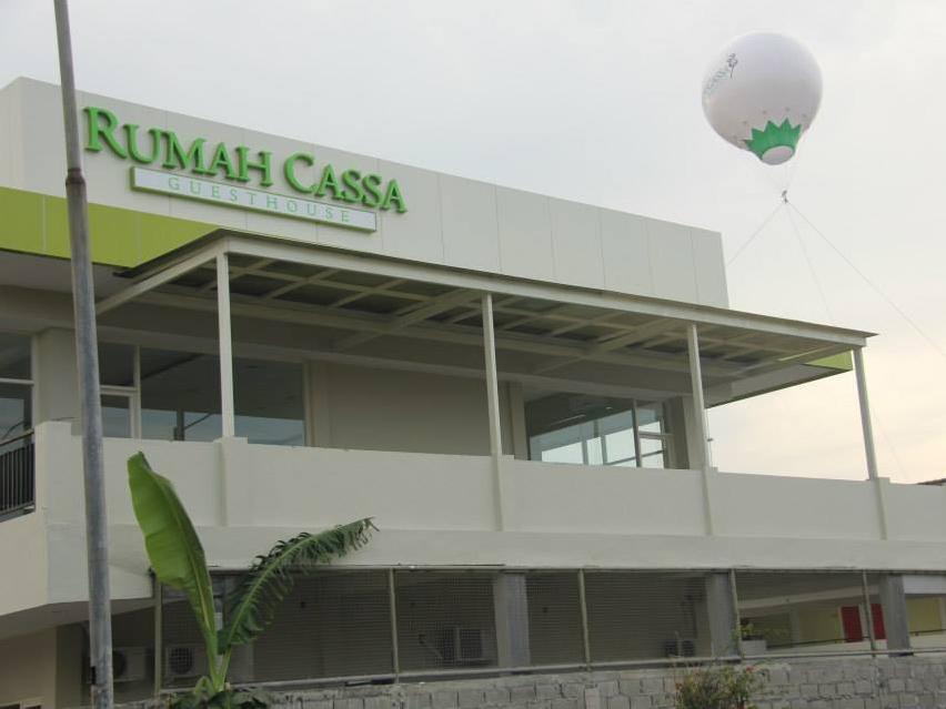 Rumah Cassa Guest House Surabaya Luaran gambar