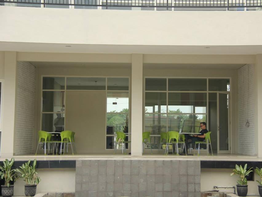 Rumah Cassa Guest House Surabaya Luaran gambar