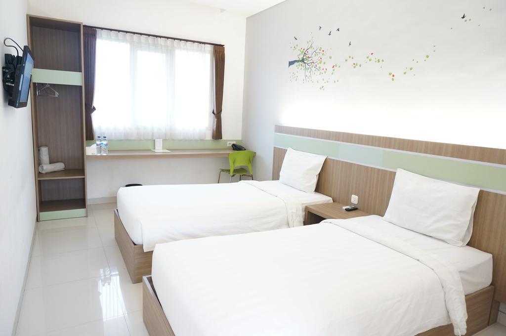 Rumah Cassa Guest House Surabaya Bilik gambar