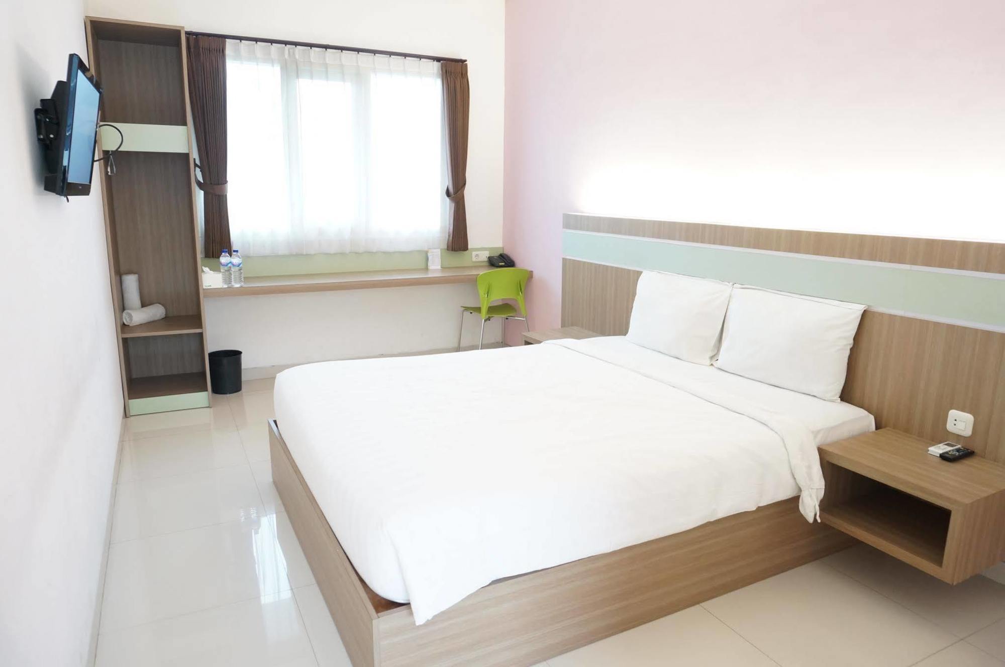 Rumah Cassa Guest House Surabaya Luaran gambar