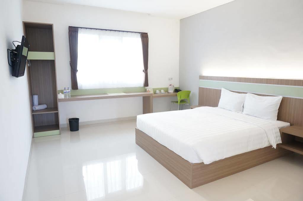 Rumah Cassa Guest House Surabaya Luaran gambar